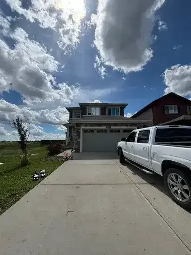 Bright 3 Bedroom Main Floor in Homesteader | 4331 126B Avenue Northwest, Edmonton | 2922769