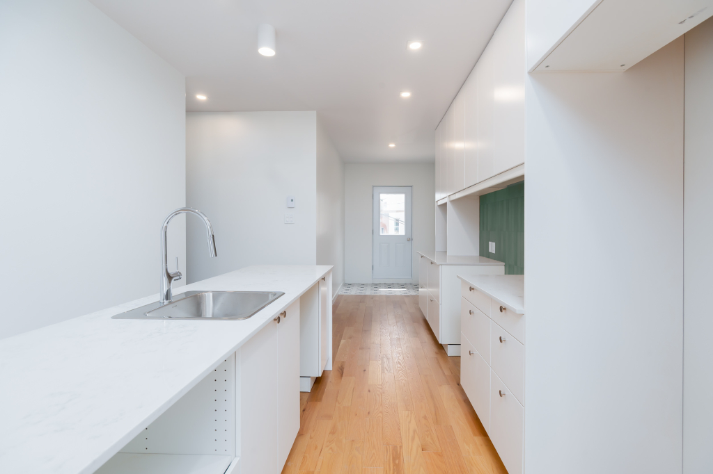 RDC – 4 ½ Avec Jolie Cour Privée | 2922868
