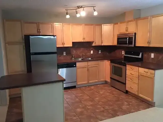 Spacious 2 Bed 2 Bath Apartment in SW with Air Conditioning | 2098 Blackmud Creek Drive Southwest, Edmonton | 2923183