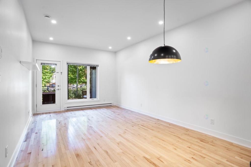 Condo lumineux de 600 pieds carrés à St-Henri! | 2923190