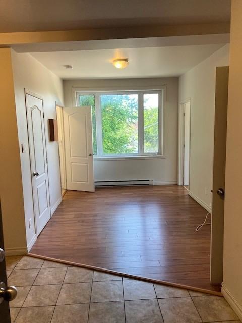 4 1/2 disponible avec possibilité de stationnement | 2924795
