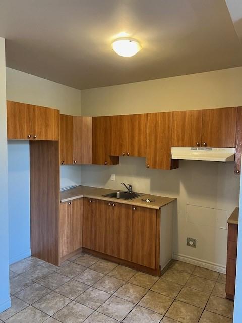 4 1/2 disponible avec possibilité de stationnement | 2924795