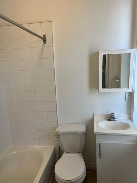 4 1/2 disponible avec possibilité de stationnement | 2924795