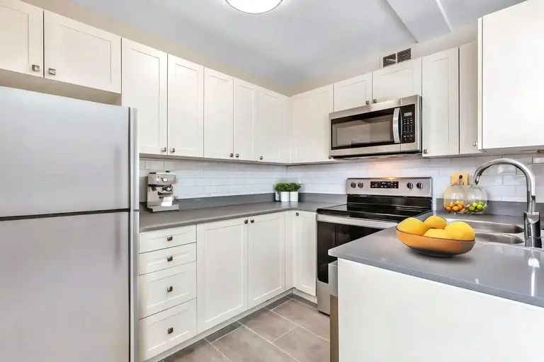 Colonel By Towers | 315 Holmwood Avenue, Ottawa | 2925040