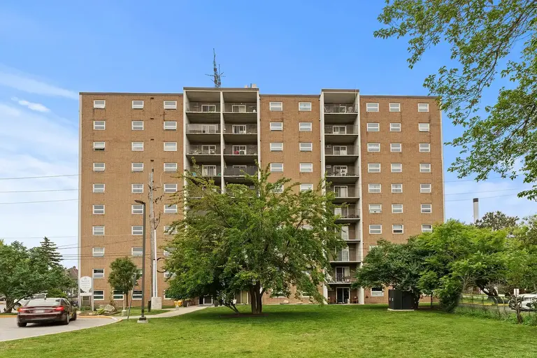 Rivershore Tower Apartments | 3400 Erskine St., Windsor | 2925055