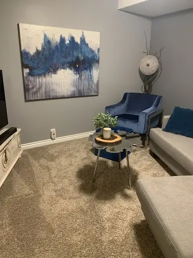 choice of room on upper or lower floor with own bathroom | 15 - 28 Berwick Crescent Northwest, Calgary | 2925258