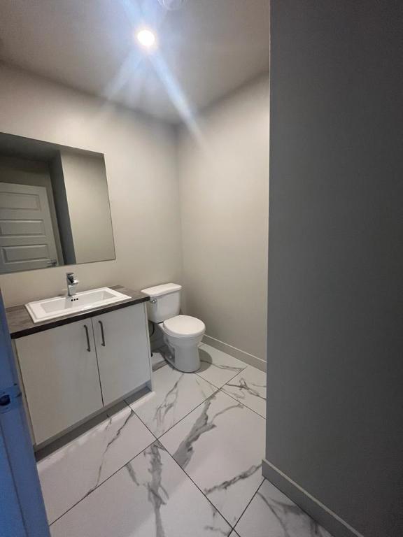 5 1/2 sur deux étages, 1300pi2. Parfait pour une famille. | 3024776