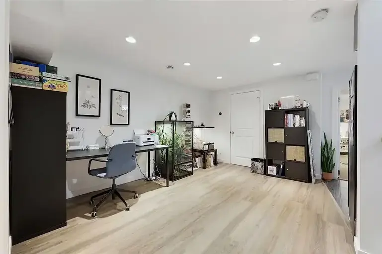 Basement Suite | 9 Edgeford Way Northwest, Calgary | 2925634
