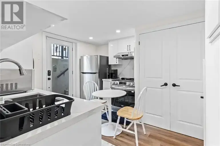 523 PINEGROVE Road Unit# Lower | 523 PINEGROVE Road Unit# Lower, Oakville | 2925720