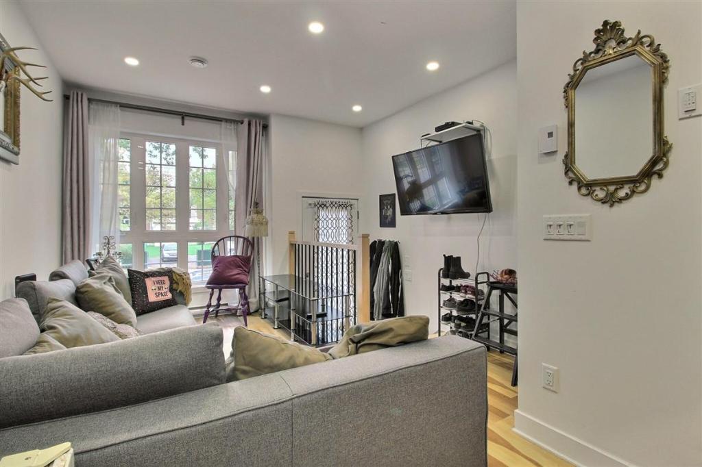 Beau 4 et demi sur 2 étages près des parcs | 2927426