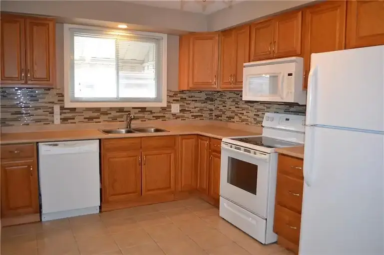 65 Moxley | 65 Moxley, Hamilton | 2927590