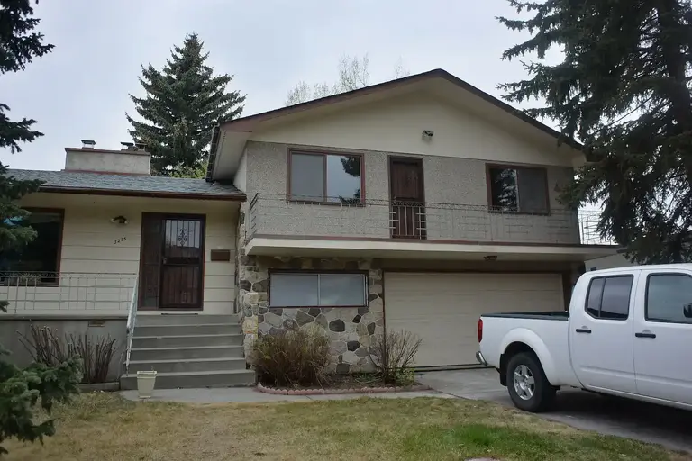 4 Bed House Main Floor - Quiet Neighbourhood - Central Location | 3215 15 Street Northwest, Calgary | 2936368