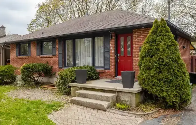 Spacious 3-Bed, 2-Bath Home for Rent – 163 Pinewood Drive, London | 163 Pinewood Drive, London | 2927870