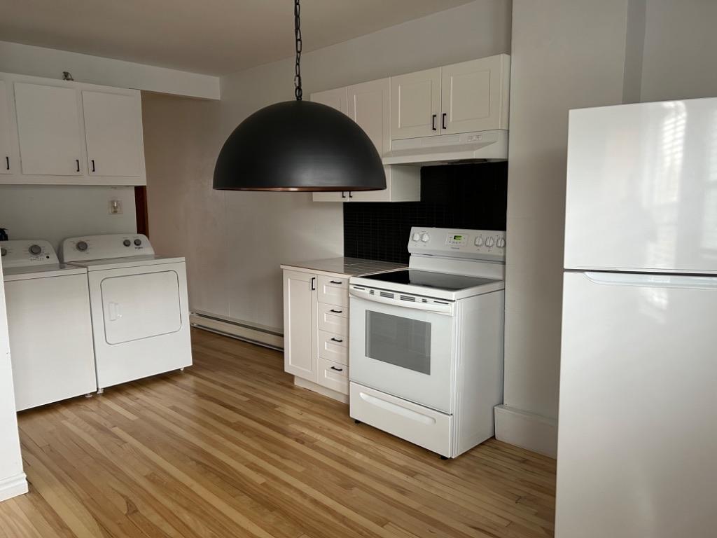 Rosemont,tres grand et beau 3 pieces renové,2 balcons quelques minutes de Square Angus ,,,, | 2929095