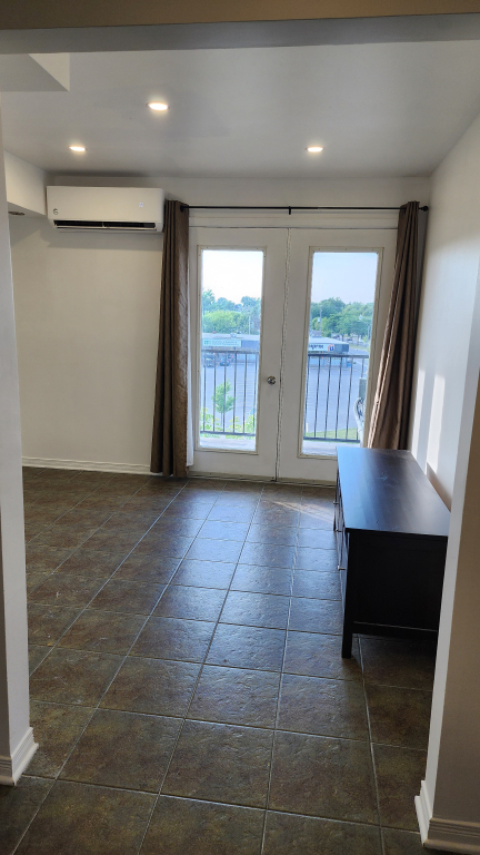Petit Condo Chauffé, Clim, Semi-meublé | 2929149