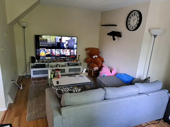 One bedroom available in shared accommodation for university student. | Calgary | 2929311