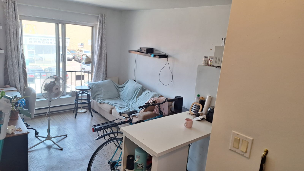 Charmant Appartement Avec Une Chambre | 2930287