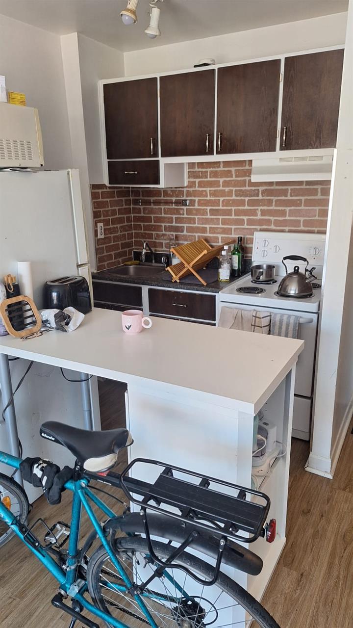 Charmant Appartement Avec Une Chambre | 2930287