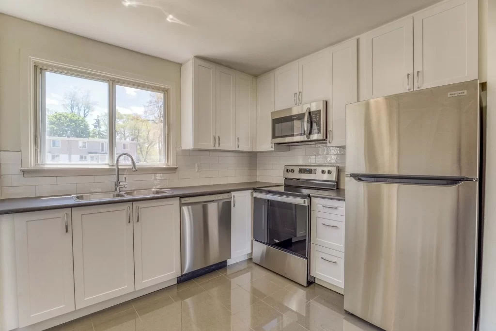 321-347 Yonge Street Apartments | 2930406