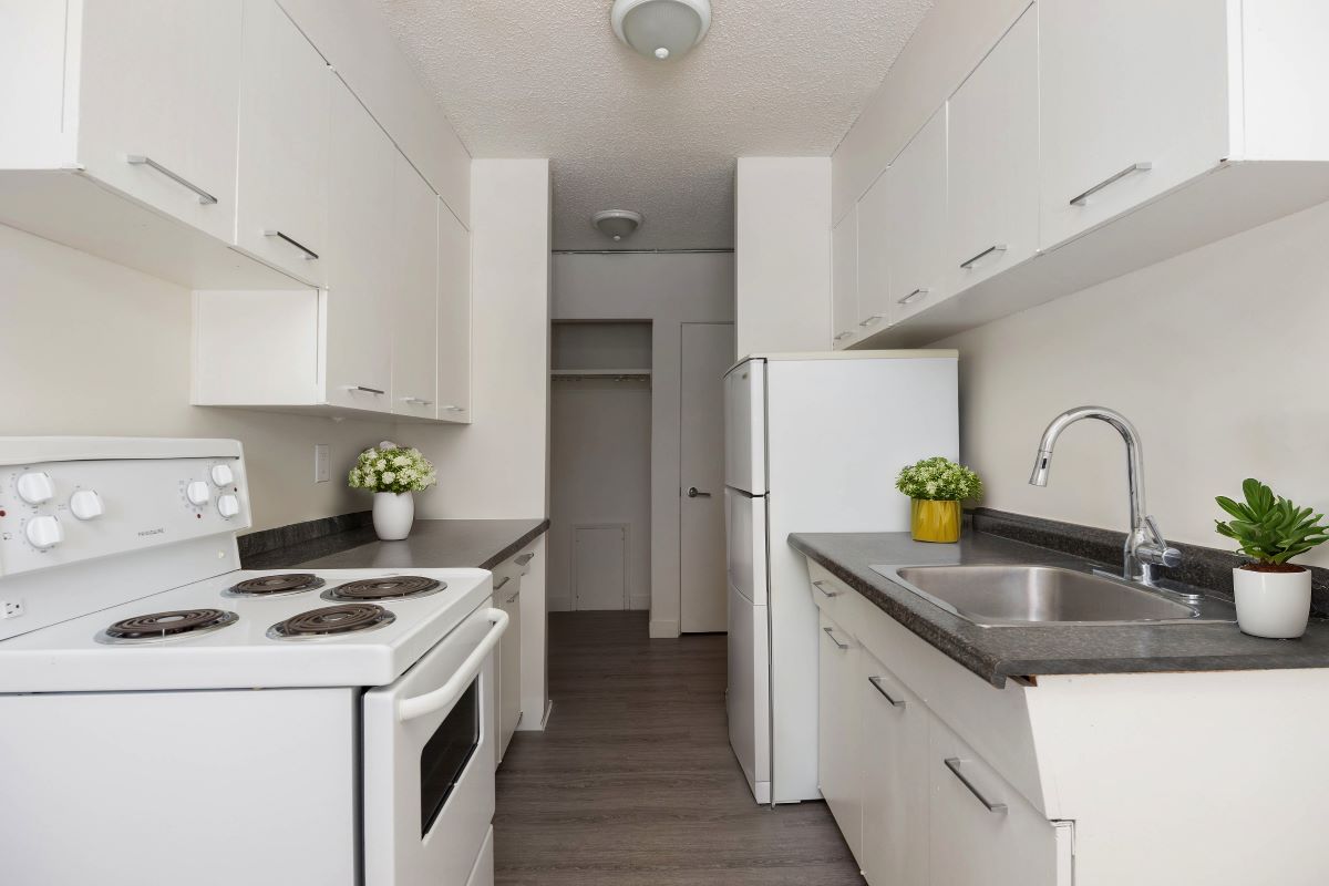Hillside Manor | 2930604