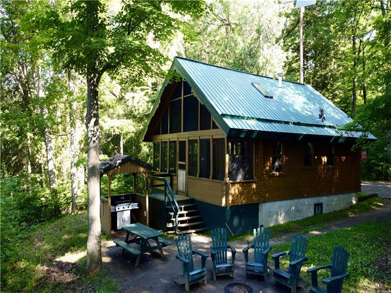 Waterfront Chalet Pumpkinseed for Rent at Kenauk Nature in Montebello near Ottawa and Montreal | 2930736