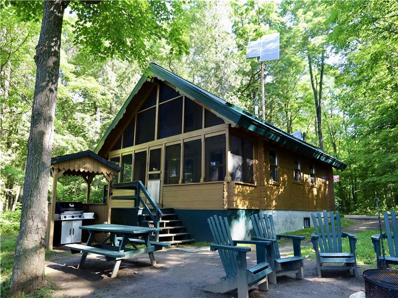 Waterfront Chalet Pumpkinseed for Rent at Kenauk Nature in Montebello near Ottawa and Montreal | 2930736