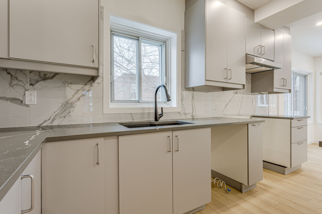 Grand Logement 4 Chambres à Louer | 2933091