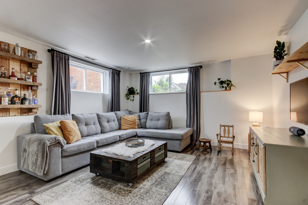 Grand 4 1/2 Lumineux Et Rénové! | 2931536
