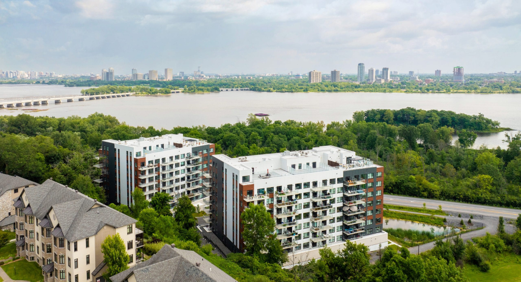 Magnifique Condo Avec Vue Sur L'eau | 2930853