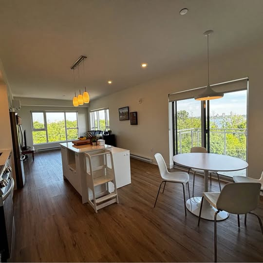 Magnifique Condo Avec Vue Sur L'eau | 2930853