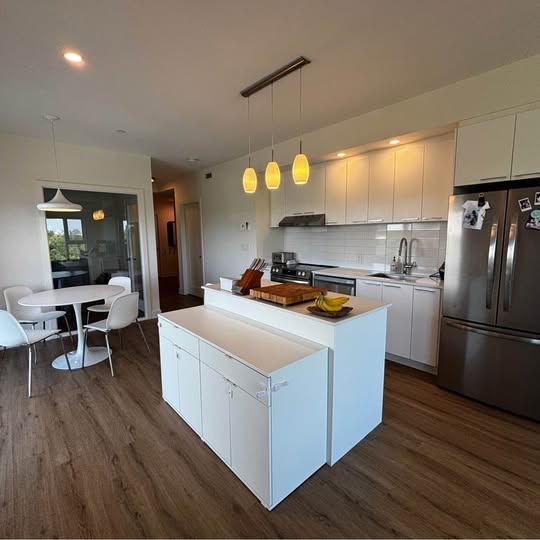 Magnifique Condo Avec Vue Sur L'eau | 2930853