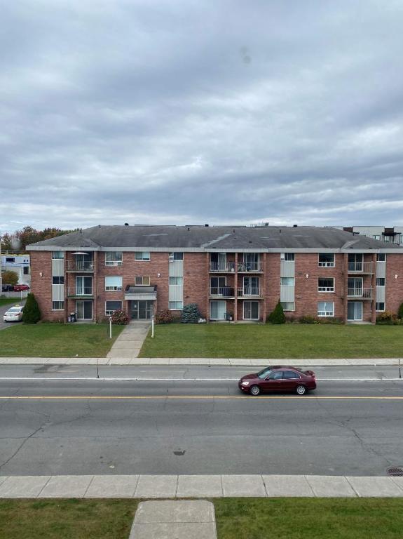 GRAND ET LUMINEUX 4.5 DISPONIBLE 1er SEPTEMBRE 2025 | 2931067