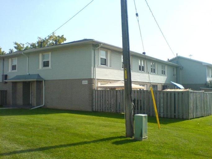 Sherwood Court | 2097 Meadowbrook Road, Burlington | 2931182