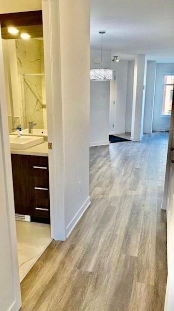 À LOUER SUPERBE 4,5 TRIPLEX LAVAL Près écoles et commerces avec stationnement (Ste-Rose/Champfleury) | 2931243