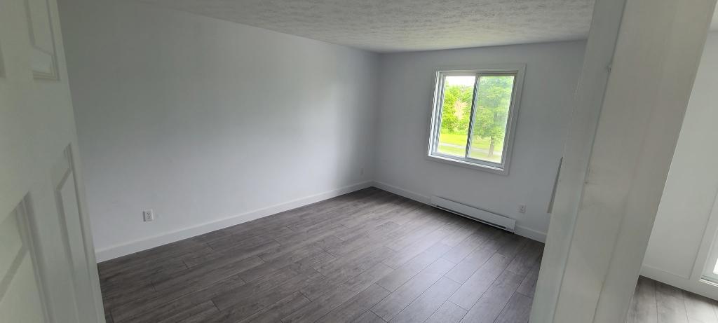 Très beau 4 1/2 - Rénové - LIBRE IMMÉDIATEMENT - Quartier Calme et paisible! | 2931511