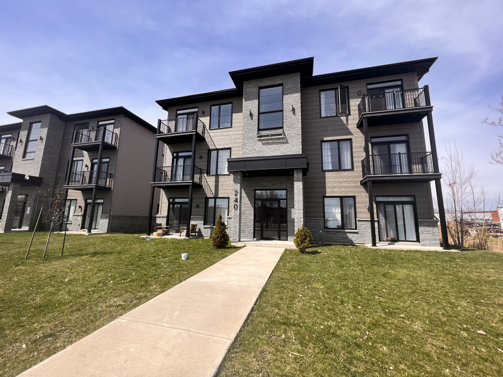 Beau Grand 4 1/2 à Louer à Farnham | 2931561