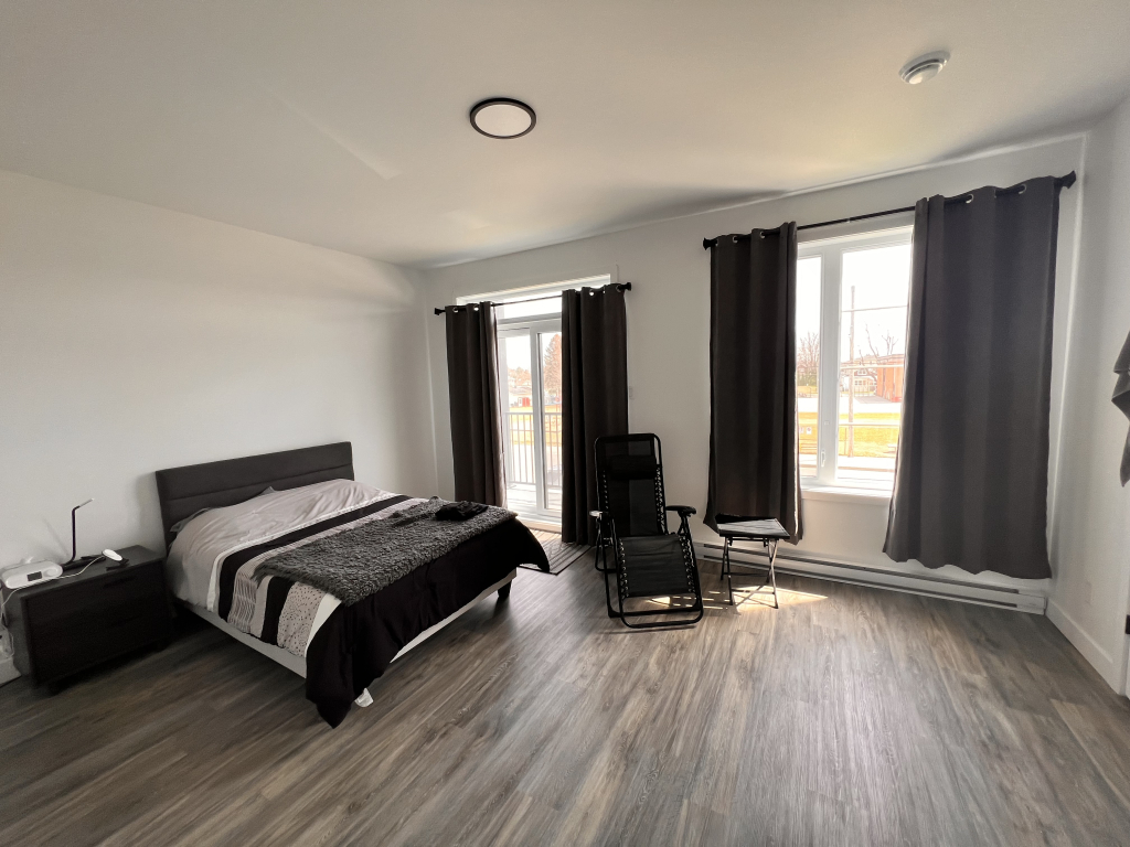 Beau Grand 4 1/2 à Louer à Farnham | 2931561
