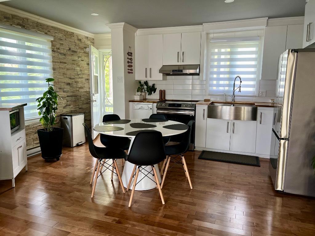 Maison lumineuse à louer, semi-meublé, 1400$/mois à Louiseville. | 2931975