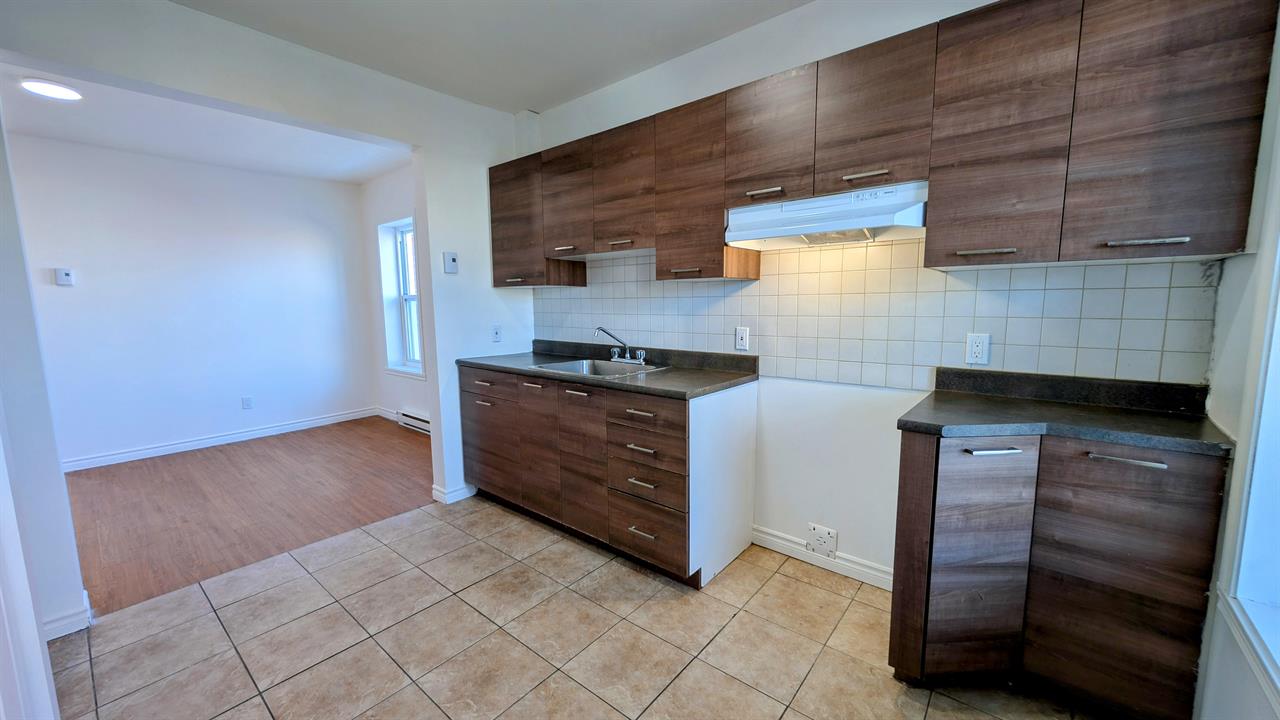 Immeuble - 548-558 King Est Appartement 3 ½ + à Louer Rue King Est - Fraîchement Rénové | 2932616