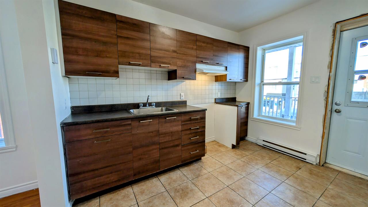 Immeuble - 548-558 King Est Appartement 3 ½ + à Louer Rue King Est - Fraîchement Rénové | 2932616
