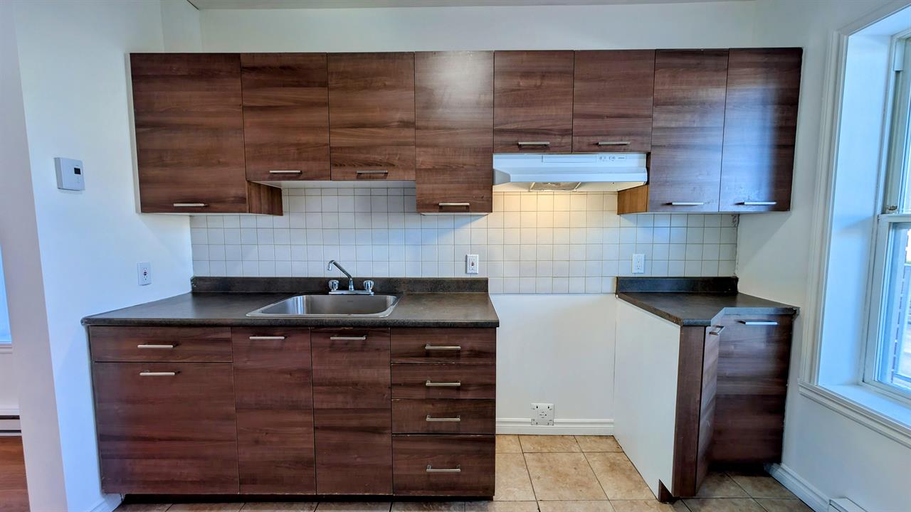 Immeuble - 548-558 King Est Appartement 3 ½ + à Louer Rue King Est - Fraîchement Rénové | 2932616