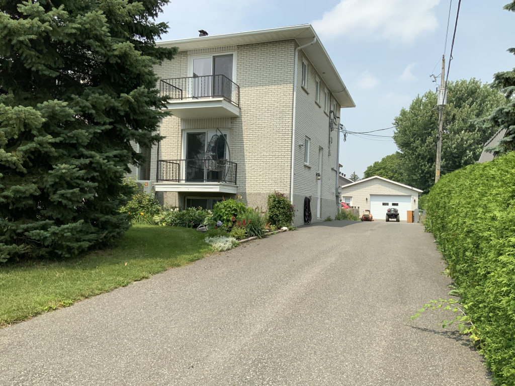 7 1/2 ( 3 Chambres + Bur. + Verrière ) | 2932654