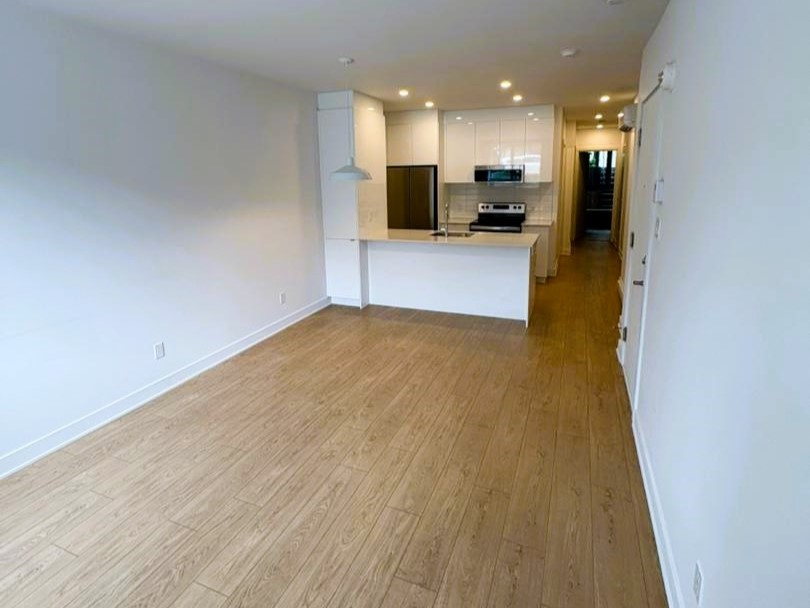 Super 4 1/2 Dans Construction Récente | 2932656