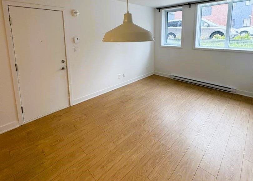 Super 4 1/2 Dans Construction Récente | 2932656