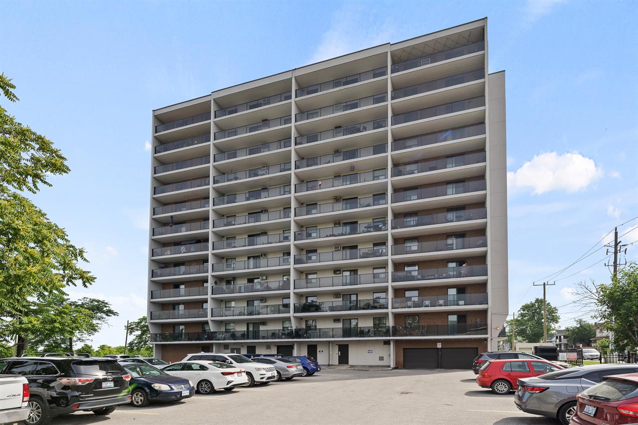 Royal Tower Apartments | 2932721