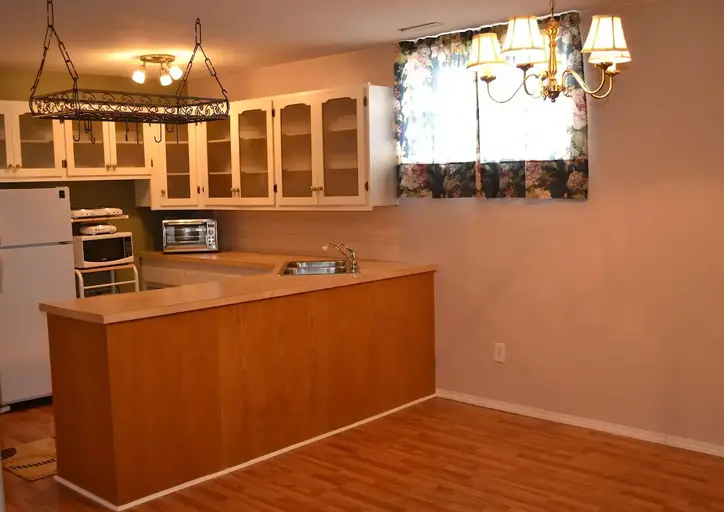 SPACIOUS, 2 BEDROOM BASEMENT-LARGE WINDOWS -AUGUST 1 | Calgary | 2932986