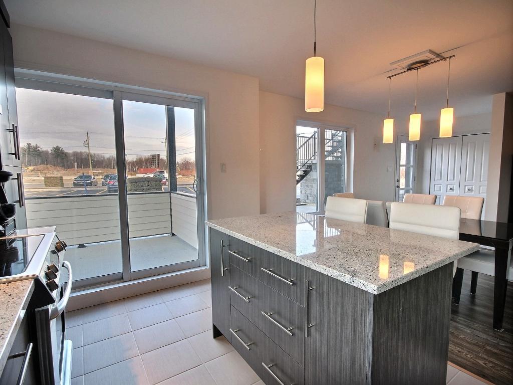 Superbe 4 1/2 + B, LÉVIS, (St-David) 2ième étage, 2 STATIONNEMENTS EXTÉRIEURS INCLUS, LIBRE LE 1ier novembre 2025. | 2933052