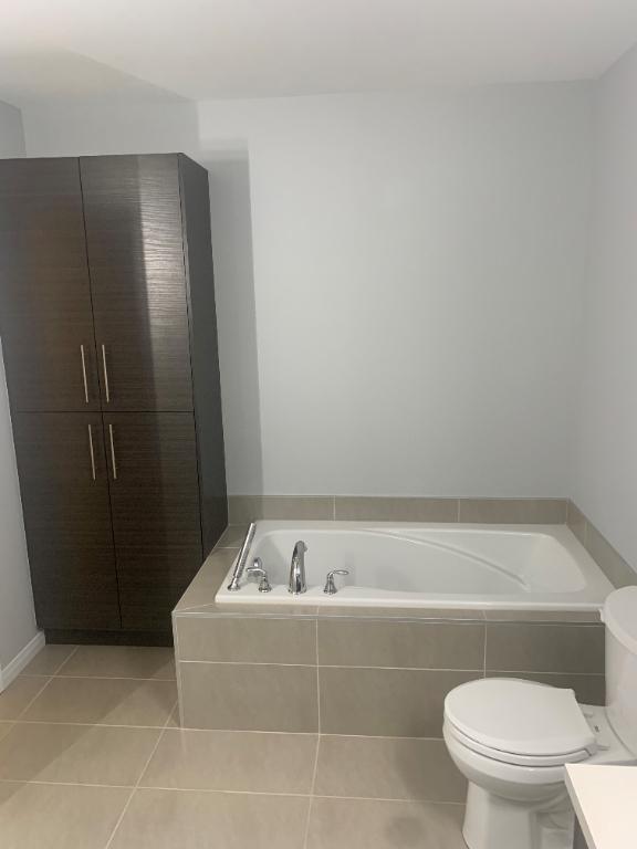 Superbe 4 1/2 + B, LÉVIS, (St-David) 2ième étage, 2 STATIONNEMENTS EXTÉRIEURS INCLUS, LIBRE LE 1ier novembre 2025. | 2933052