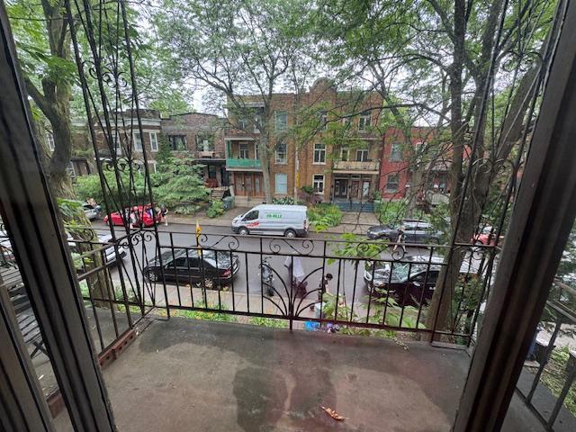 NDG. Metro Vendome.  Marcil.  Superbe. Renove Disponible immediatement, 2eme etage. Triplex.  Tres grand 1095sf. Lumineux | 2933060