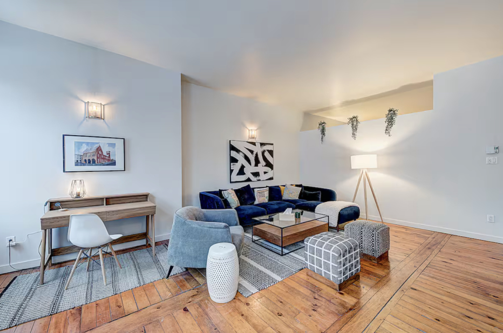 Magnifique APT De 1200 Sqft Meublé ! | 2933117